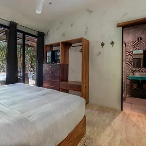 trece-lunas.tulum-hotels.net/